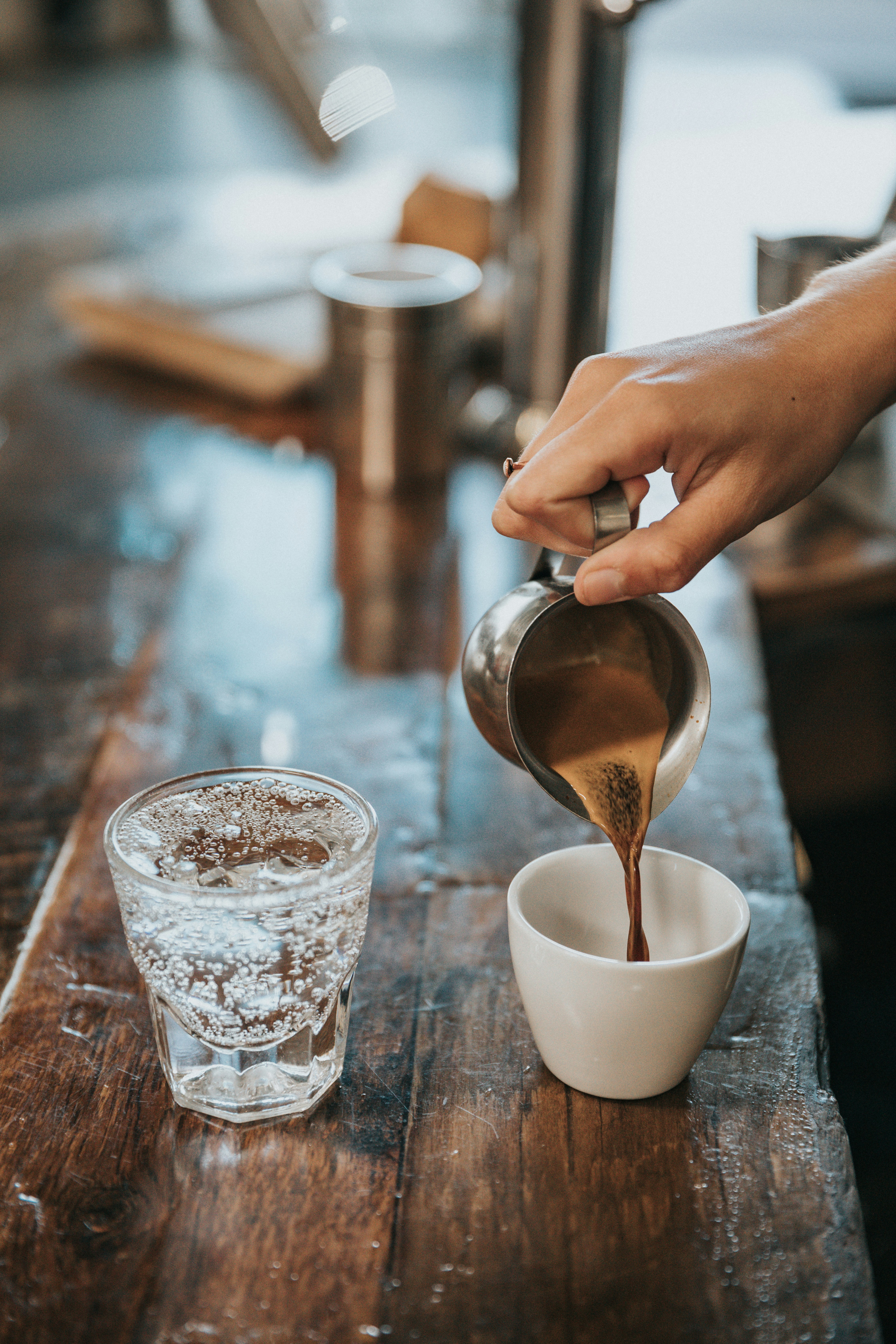 Secretele preparării unei cafele perfecte: Ghidul pas cu pas pentru un espresso delicios